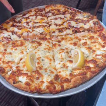 Zachary's Chicago Pizza - Blanca pizza was my fav, bbq pizza was yummy as well - Pizza Near Me - Berkeley, California