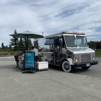 Yeti Dogs - BEST SNACK STOP EVER! - Hot Dogs Near Me - Anchorage, Alaska