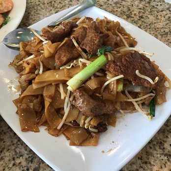 Wing Kee - Toss Fried Flat Rice Noodle with Beef - Cantonese Near Me - Houston, Texas Wing Kee - Toss Fried Flat Rice Noodle with Beef - Cantonese Near Me - Houston, Texas