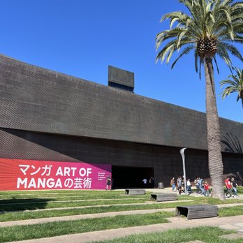 de Young Museum - The outside of the museum with an "Art of Manga" sign. - Art Museums Near Me - San Francisco, California de Young Museum - The outside of the museum with an "Art of Manga" sign. - Art Museums Near Me - San Francisco, California