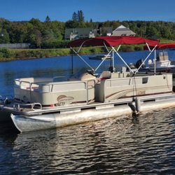 Lakeside Convenience & Marina - Poontoon Boat