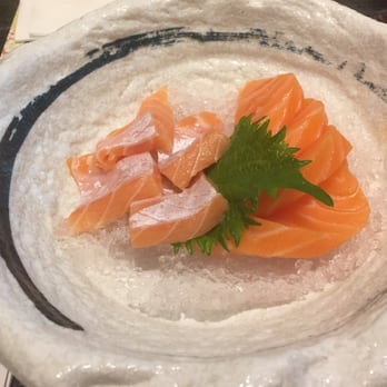 Monster Sushi - Fatty salmon vs salmon - Shopping Centers Near Me - Hong Kong, HK