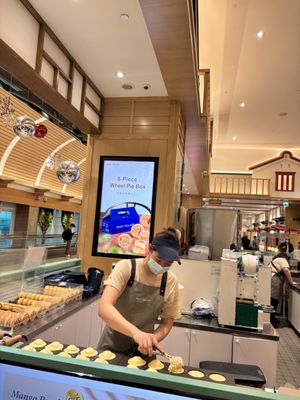 Taiwan Taoyuan International Airport by null