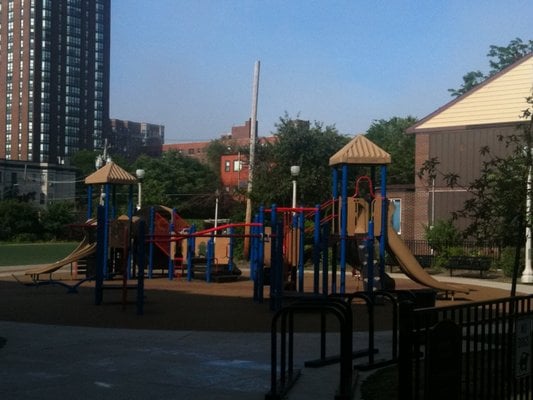 Goudy School Playlot Logo