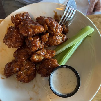 Applebee's Grill + Bar - Boneless chicken wings tossed in barbecue sauce - American Near Me - Willimantic, Connecticut