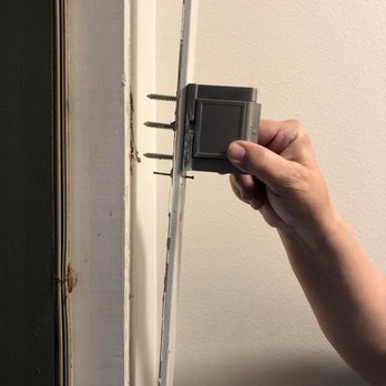 Sunset Motel - Security latch poorly attached to door molding - Hotels Near Me - Hood River, Oregon Sunset Motel - Security latch poorly attached to door molding - Hotels Near Me - Hood River, Oregon