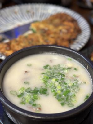 Yi's Traditional Korean Beef Soup Restaurant (이가네 전통 설렁탕) by null