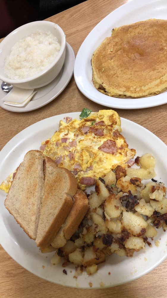 VILLAGE GREEN RESTAURANT 62 Photos & 127 Reviews Breakfast & Brunch