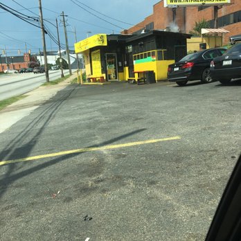 Dat Fire Jerk Chicken - Outside Front parking lot - Caribbean Near Me - Atlanta, Georgia Dat Fire Jerk Chicken - Outside Front parking lot - Caribbean Near Me - Atlanta, Georgia