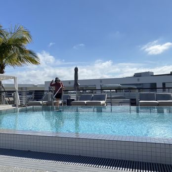 Kimpton Hotel Palomar South Beach - Infinity pool, sun, and a perfect view! (However hard to find furniture to use that doesn't have [food???] stains imbedded in the cushions) - Hotels Near Me - Miami Beach, Florida