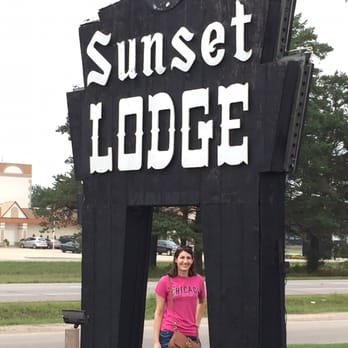Sunset Lodge - Hotels Near Me - Escanaba, Michigan