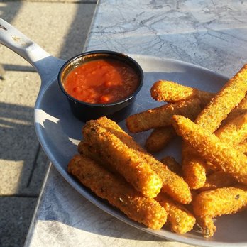 Horsefeathers - Zucchini Sticks, didn't taste fresh, and that red colored sauce they wanted to pass off as marinara was more like watery tomato puree. Yuck! - American Near Me - Tarrytown, New York