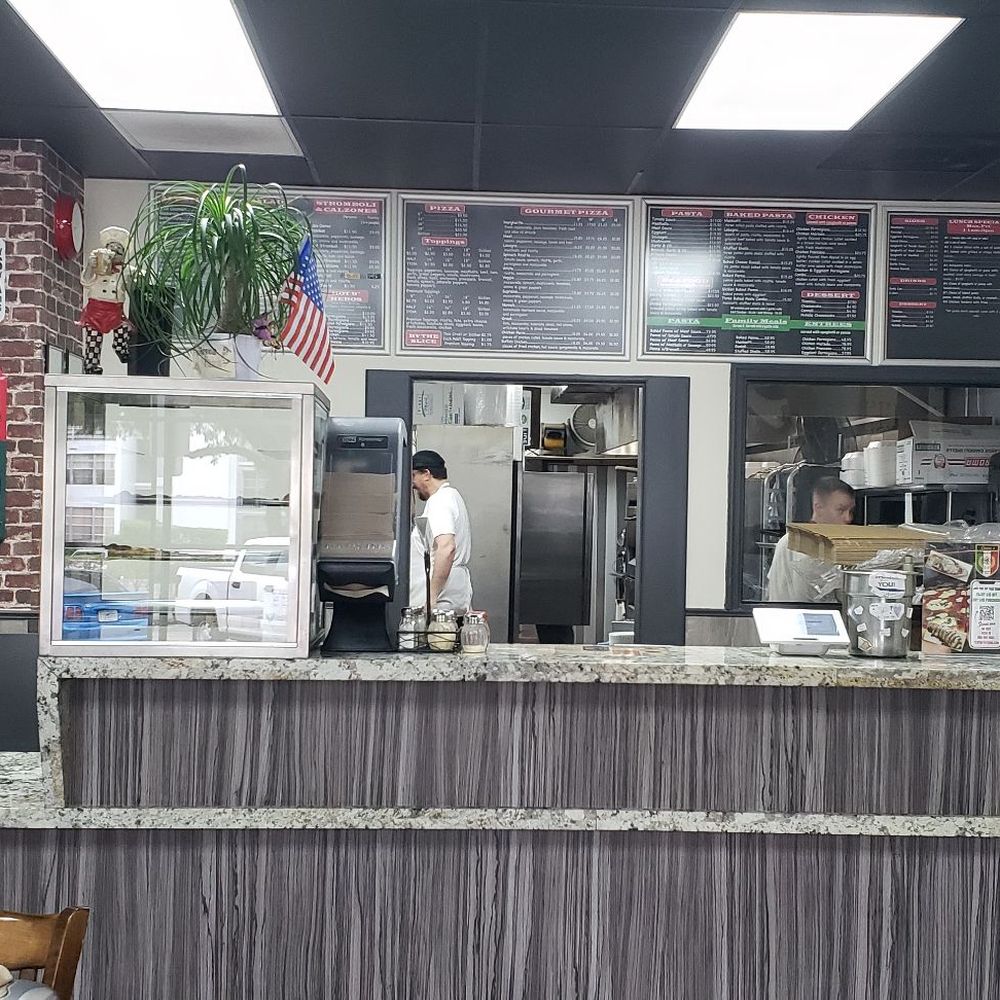 Gianna's Pizza Center - Pizza Near Me - Plantation, Florida