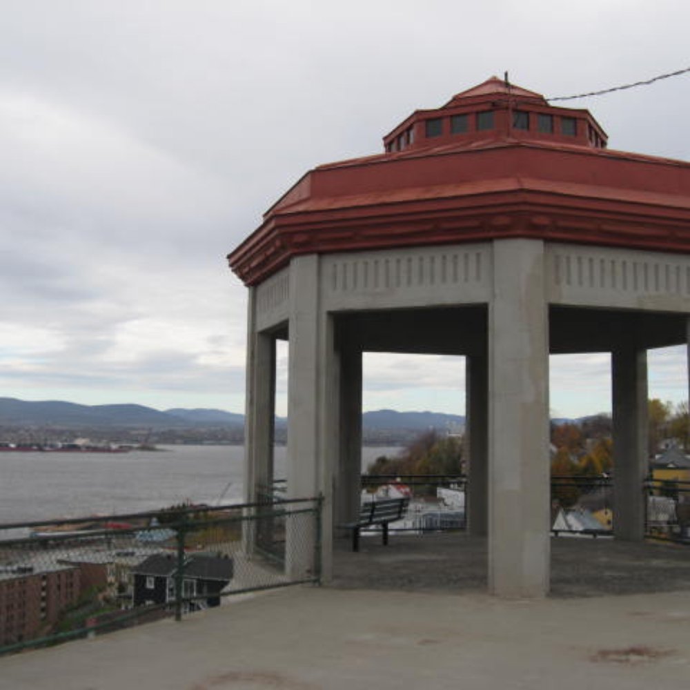 Ville de Levis - An octagonal kiosk perched on the edge of Terrasse de Levis. - Landmarks & Historical Buildings Near Me - Saint-Romuald, Quebec