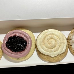 4 pack of cookies