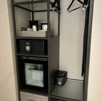 AC Hotel - Coffee maker, safe, mini fridge ironing board - Hotels Near Me - Sacramento, California