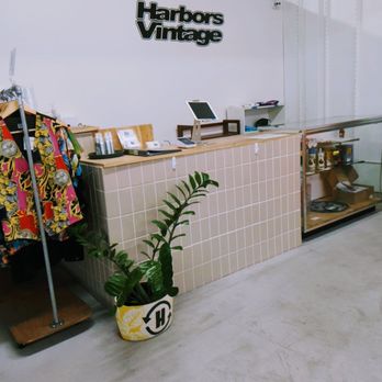 Harbors Vintage - Used, Vintage & Consignment Near Me - Honolulu, Hawaii