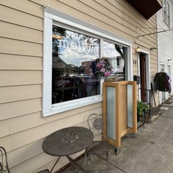 Molly's Snazzy Stitches - Another angle at the store front