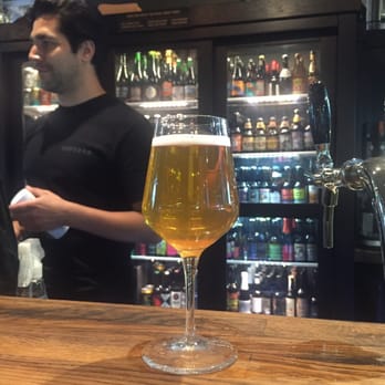 Hopyard - Kim Daniel and "I love you will you marry me" strawberry blond! - Beer Bar Near Me - Oslo, 03