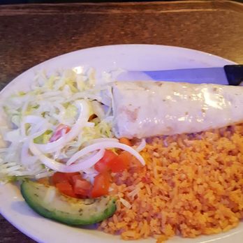El Bracero - Menu showed 3 large slices of avocado and big slices of tomato. This had 1 small slice of brown spotted avocado and a few diced tomatoes. - Mexican Near Me - Cadiz, Kentucky