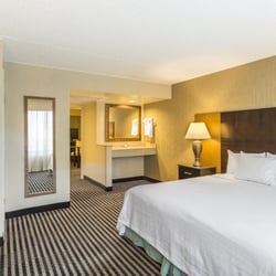 Embassy Suites by Hilton Piscataway Somerset - King Bed Suite