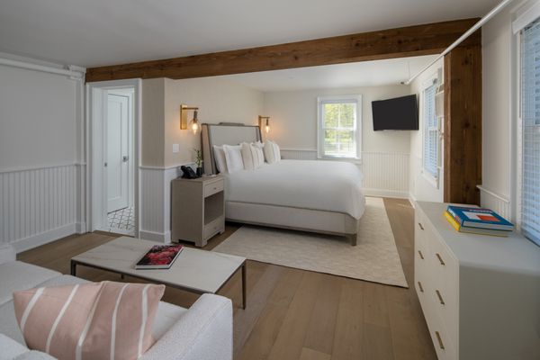 Huntting Inn by null