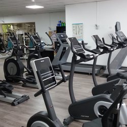 Squash 2000 - Paramount Fitness - Cardio-Bereich im Fitness-Center