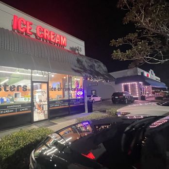 Twisters Ice Cream Cafe - Outside - Ice Cream & Frozen Yogurt Near Me - Palm Coast, Florida
