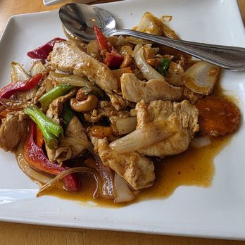Kiin Imm Thai Restaurant - Vienna - Cashew Nut Stir Fry with Chicken - Thai Near Me - Vienna, Virginia Kiin Imm Thai Restaurant - Vienna - Cashew Nut Stir Fry with Chicken - Thai Near Me - Vienna, Virginia
