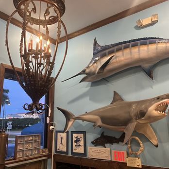 Chuck's Seafood Restaurant - Interior - Seafood Near Me - Fort Pierce, Florida