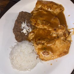 Las Cazuelas - Chicken chipotle w/ rice & beans.