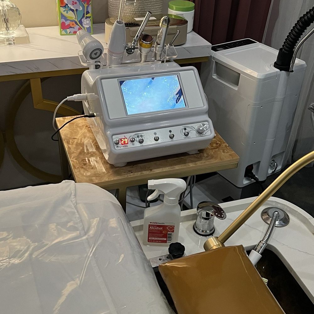 H2O Head Care Plus - Machine to check your scalp - Hair Salons Near Me - Pleasant Hill, California H2O Head Care Plus - Machine to check your scalp - Hair Salons Near Me - Pleasant Hill, California