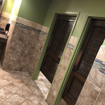 Another Broken Egg Cafe - Bathroom was so clean and smelled.pleasant - Cafes Near Me - Lake Mary, Florida
