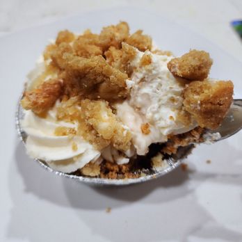 Harris Ranch Country Store - Banana Cream Pie - Bakeries Near Me - Coalinga, California