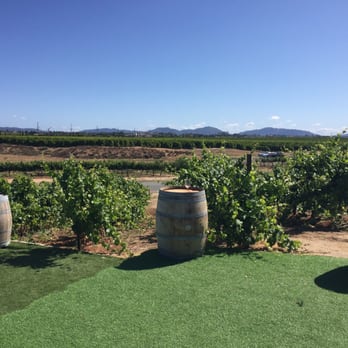 Monte De Oro Winery - Gorgeous day - Wineries Near Me - Temecula, California Monte De Oro Winery - Gorgeous day - Wineries Near Me - Temecula, California