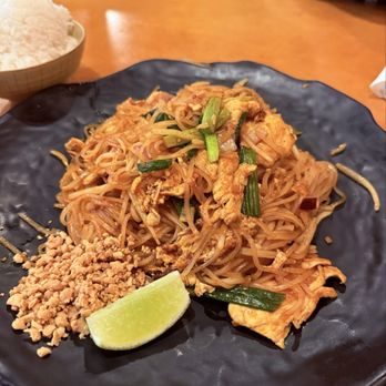 Thai Twist Noodle House - Pad Thai -- EXCELLENT - Thai Near Me - Raleigh, North Carolina
