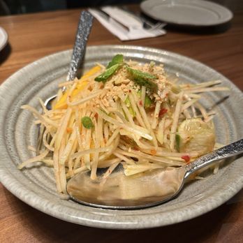 Star Leaf - Mango Spicy Thai Som Tum Salad - Asian Fusion Near Me - Pasadena, California