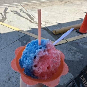 Hip Pop - Sour watermelon and blue raspberry with sour spray - Shaved Ice Near Me - Grapevine, Texas