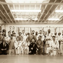 Zhong Luo's Dragon House - Gi or No Gi, BJJ is a game of strategy, technique and endurance. Learn to control and submit your opponent!