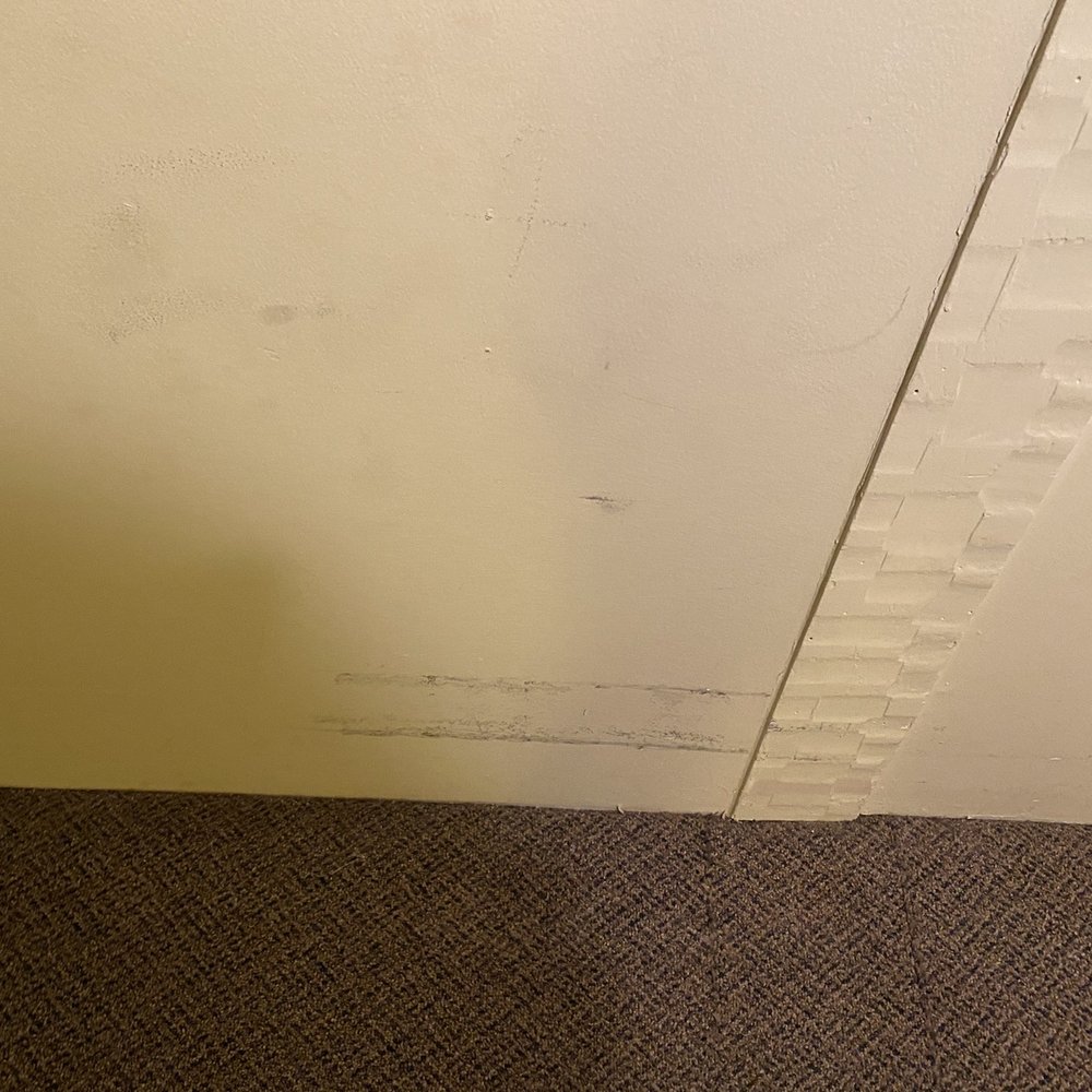 Anchor Lodge - Scuff marks on walls - Hotels Near Me - Fort Bragg, California Anchor Lodge - Scuff marks on walls - Hotels Near Me - Fort Bragg, California