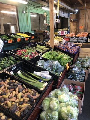 Lee's Produce by null