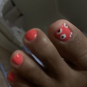 Nails On 6th - Pedicure w/flower design. - Nail Salons Near Me - Los Angeles, California Nails On 6th - Pedicure w/flower design. - Nail Salons Near Me - Los Angeles, California