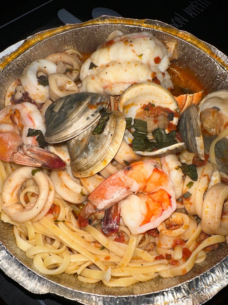 MELROSE EAST RESTAURANT AND PIZZA Updated November 2024 32 Photos