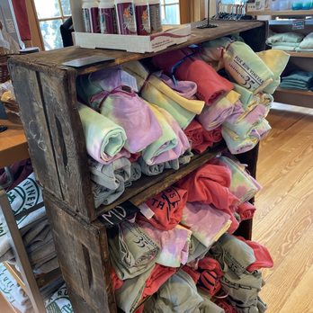 Fox Run Vineyards - Shirts - Wineries Near Me - Penn Yan, New York Fox Run Vineyards - Shirts - Wineries Near Me - Penn Yan, New York