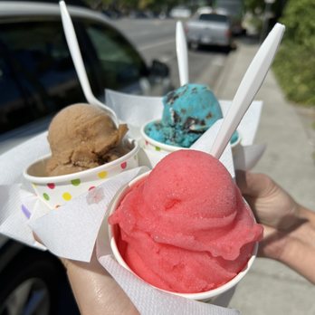 Los Barriles Ice Cream - Guayaba (guava), tamarind, and Cookie Monster (mini size) - Food Trucks Near Me - San Jose, California Los Barriles Ice Cream - Guayaba (guava), tamarind, and Cookie Monster (mini size) - Food Trucks Near Me - San Jose, California
