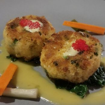 Basalt - Crabcakes in yuzu butter - New American Near Me - Honolulu, Hawaii