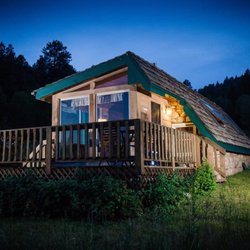 Meadow Creek Lodge & Event Center - Our "Honeymoon Cabin" - The Room in the Meadow