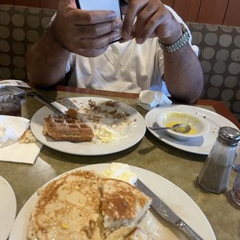 ButtercuP - Churro waffles & buttermilk pancakes - American Near Me - Walnut Creek, California
