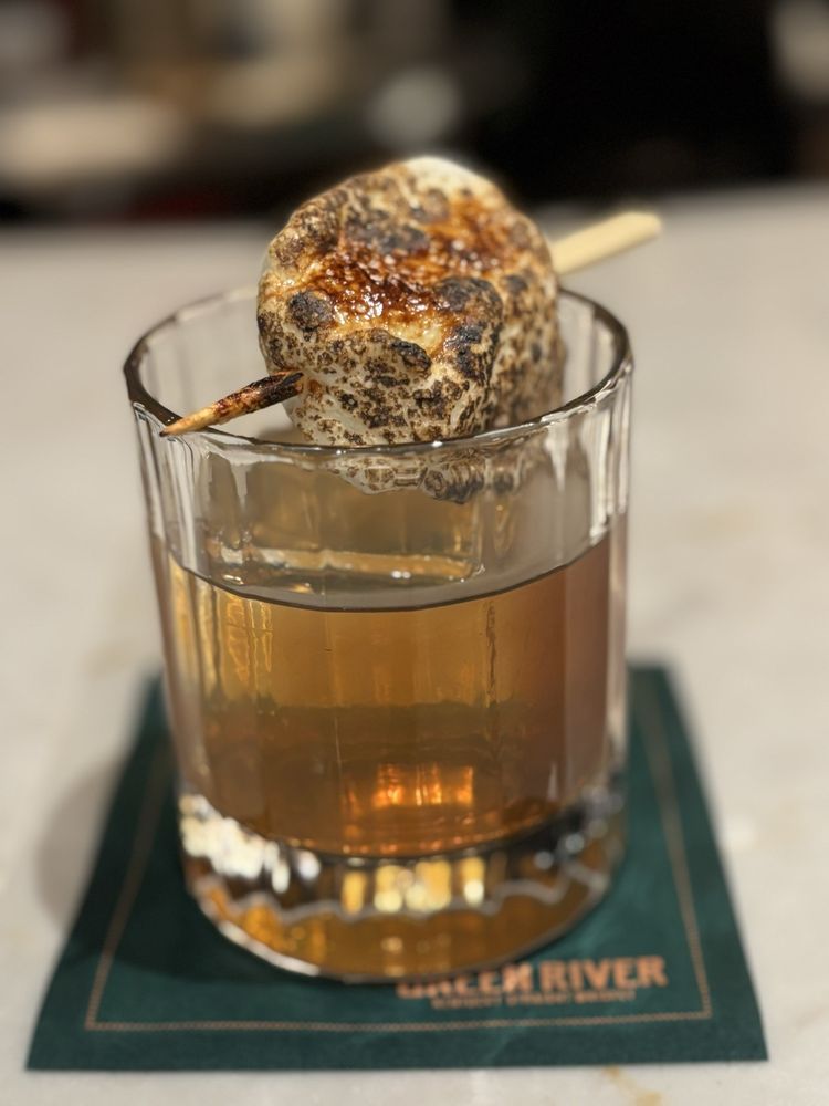 Green River Distilling Logo