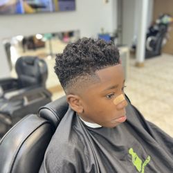 Cruz Cuts Barbershop - A clean low fade blending smoothly into a short, textured top. The sharp lineup gives a fresh and precise finish, ideal for a sharp yet